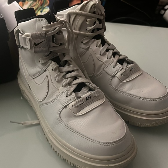 Shoes - Picture 2 of 8